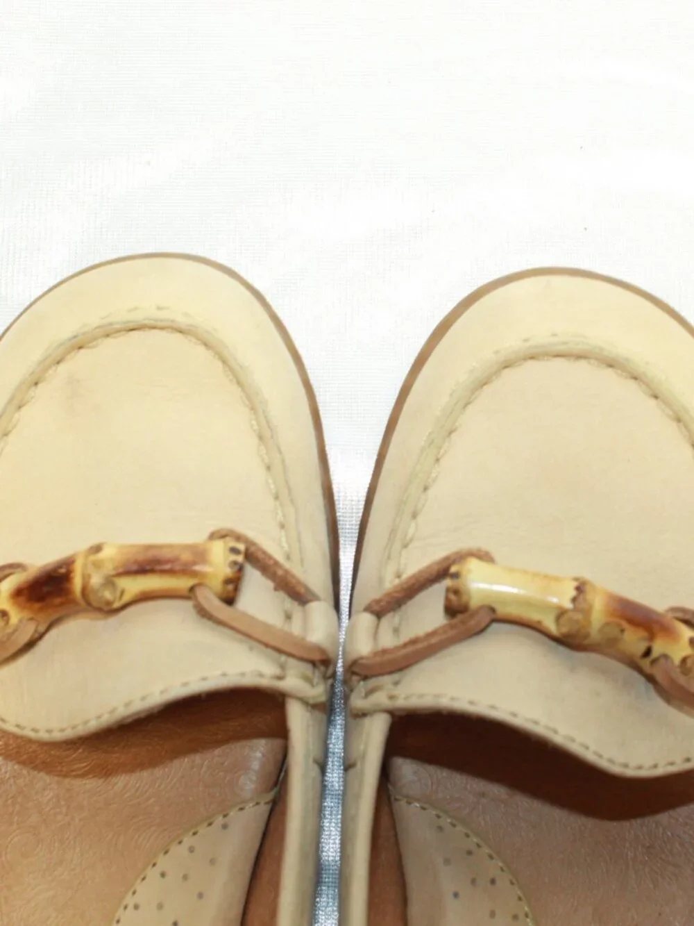 Born Size 6.5 Tan Leather Bamboo Bit Rubber Sole Comfort Moc Loafers - W1062